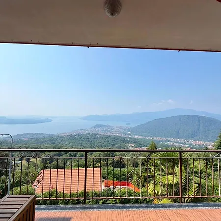The Golden View 아파트